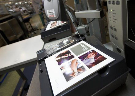 揭秘諾基亞手機(jī)制造工廠 通信技術(shù)如何打造一部經(jīng)典手機(jī)